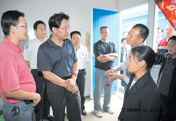 市委副书记,市纪委书记李茂森,副市长何顺洪的陪同下,赴青川县竹园镇