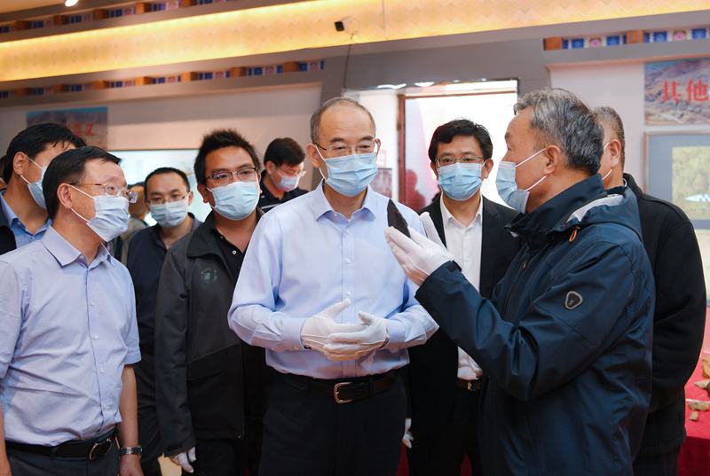 黄强在甘孜州调研时强调 坚定不移坚持生态优先保护第一 推动民族地区高质量发展不断取得新成效「相关图片」