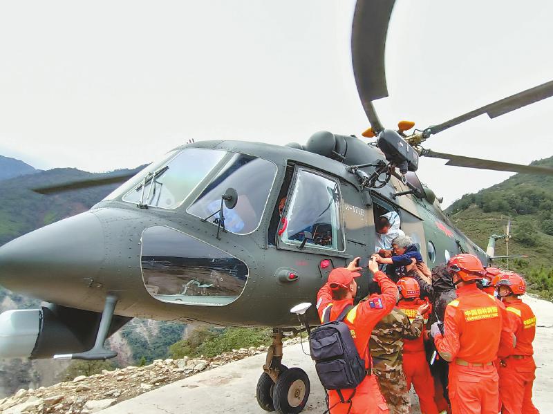 水陆空生命大营救 ——直击“9·5”泸定地震72小时救援「相关图片」