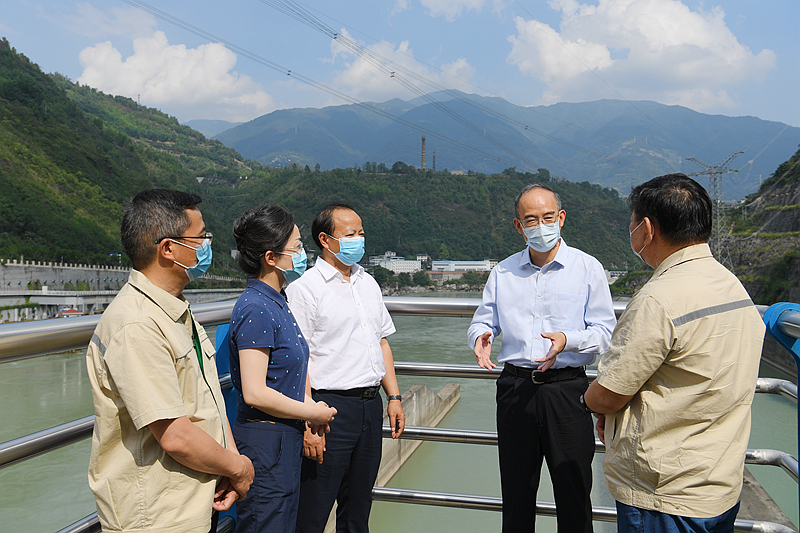 黄强在雅安市乐山市检查震后水电站运行安全并调研电力保供工作时强调 加强安全隐患排查整治抓好蓄水保供工作 加快构建安全稳定电力系统切实提升抗风险能力「相关图片」
