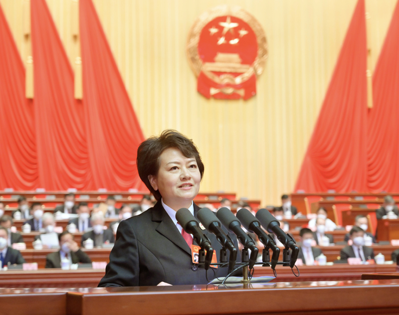 省十四届人大一次会议举行第二次全体会议 王晓晖黄强出席 听取省人大常委会工作报告、关于四川省人民代表大会议事规则修正草案的说明、省高级人民法院和省人民检察院工作报告「相关图片」