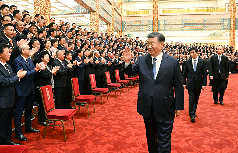 习近平会见第十届世界华侨华人社团联谊大会代表 王沪宁蔡奇参加会见「相关图片」