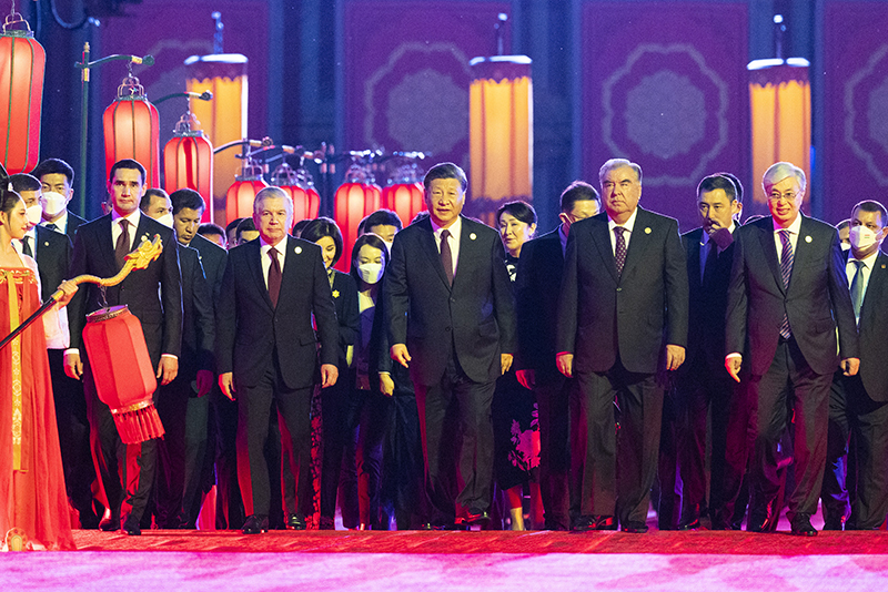习近平和彭丽媛为出席中国－中亚峰会的中亚国家元首夫妇举行欢迎仪式和欢迎宴会并 共同观看中国同中亚国家人民文化艺术年暨中国－中亚青年艺术节开幕式演出「相关图片」