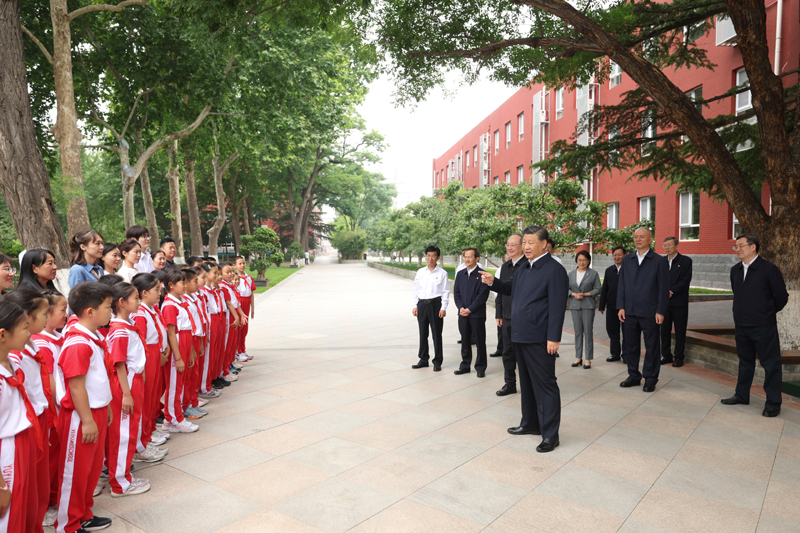 习近平在北京育英学校考察时强调 争当德智体美劳全面发展的新时代好儿童 向全国广大少年儿童祝贺“六一”国际儿童节快乐 蔡奇丁薛祥陪同考察「相关图片」