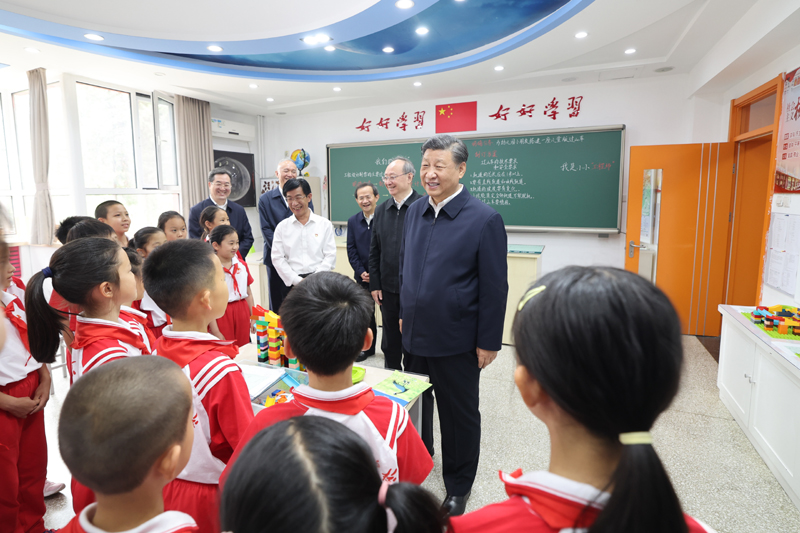 习近平在北京育英学校考察时强调 争当德智体美劳全面发展的新时代好儿童 向全国广大少年儿童祝贺“六一”国际儿童节快乐 蔡奇丁薛祥陪同考察「相关图片」
