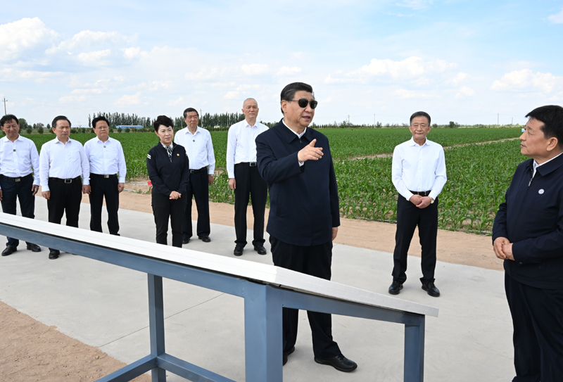 习近平在内蒙古巴彦淖尔考察并主持召开加强荒漠化综合防治 和推进“三北”等重点生态工程建设座谈会「相关图片」