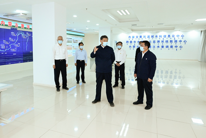 习近平在内蒙古巴彦淖尔考察并主持召开加强荒漠化综合防治 和推进“三北”等重点生态工程建设座谈会「相关图片」