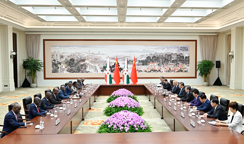 习近平会见布隆迪总统恩达伊施米耶「相关图片」