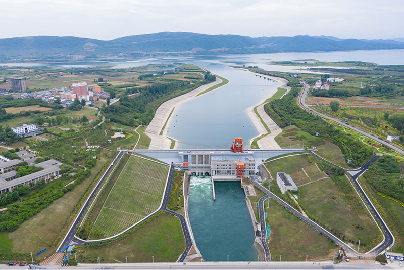 不断攀登新的思想高峰 ——深入学习和全面贯彻习近平新时代中国特色社会主义思想述评「相关图片」
