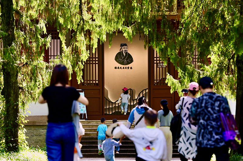 不断攀登新的思想高峰 ——深入学习和全面贯彻习近平新时代中国特色社会主义思想述评「相关图片」