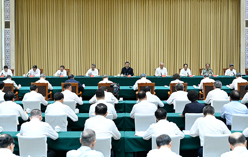 习近平在听取新疆维吾尔自治区党委和政府 新疆生产建设兵团工作汇报时强调 牢牢把握新疆在国家全局中的战略定位 在中国式现代化进程中更好建设美丽新疆 蔡奇出席汇报会「相关图片」