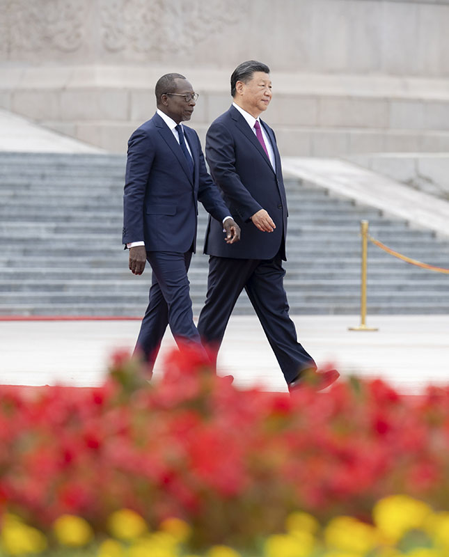 习近平同贝宁总统塔隆会谈「相关图片」