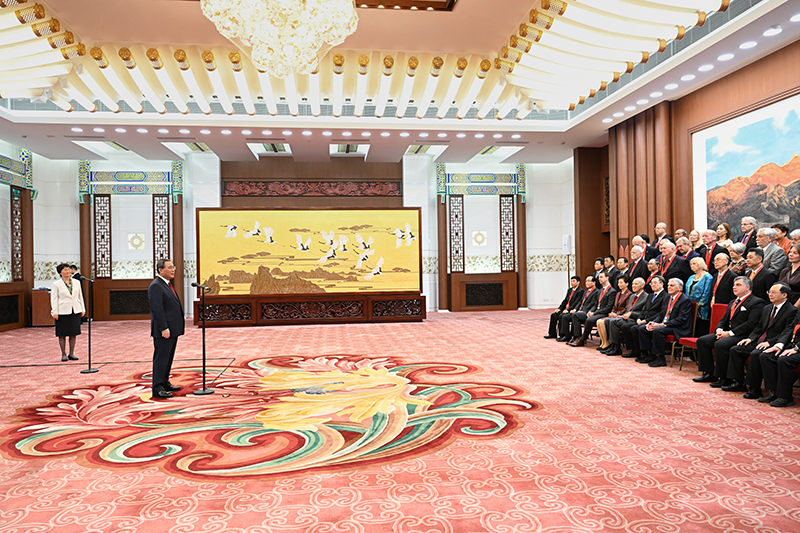 李强会见中国政府友谊奖获奖外国专家 丁薛祥参加会见「相关图片」