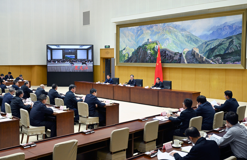 丁薛祥在今冬明春保暖保供工作电视电话会议上强调 切实担起责任 密切协调配合 确保能源安全稳定供应和人民群众温暖过冬「相关图片」
