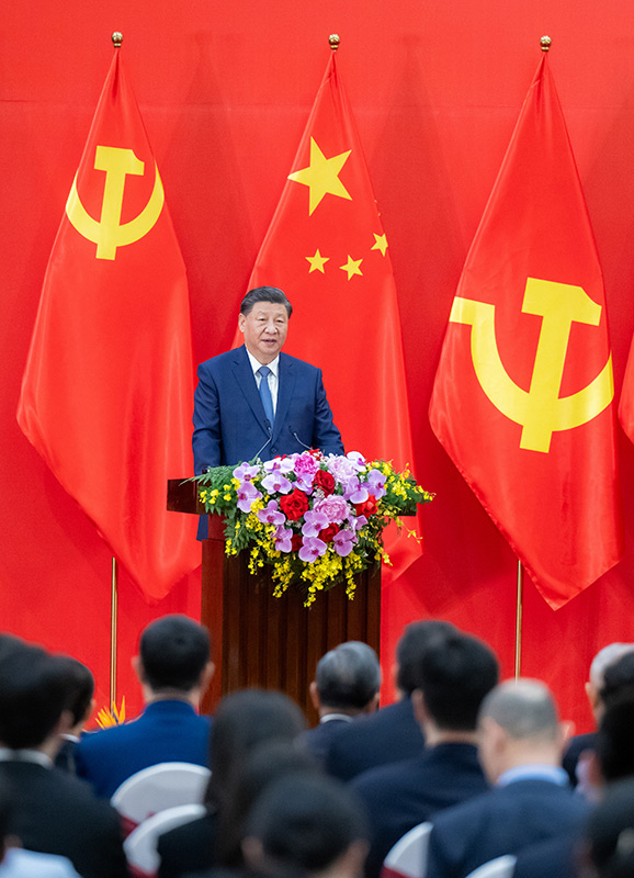 习近平同越共中央总书记阮富仲共同会见中越两国青年和友好人士代表「相关图片」