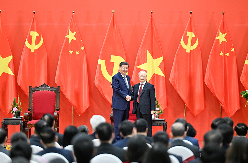 习近平同越共中央总书记阮富仲共同会见中越两国青年和友好人士代表「相关图片」