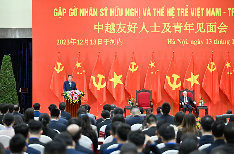 习近平同越共中央总书记阮富仲共同会见中越两国青年和友好人士代表「相关图片」