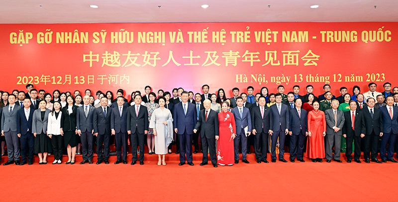 习近平同越共中央总书记阮富仲共同会见中越两国青年和友好人士代表「相关图片」