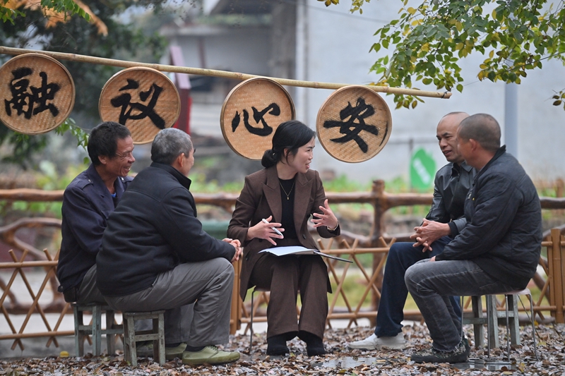 永远在路上 ——以习近平同志为核心的党中央引领全面从严治党向纵深推进「相关图片」