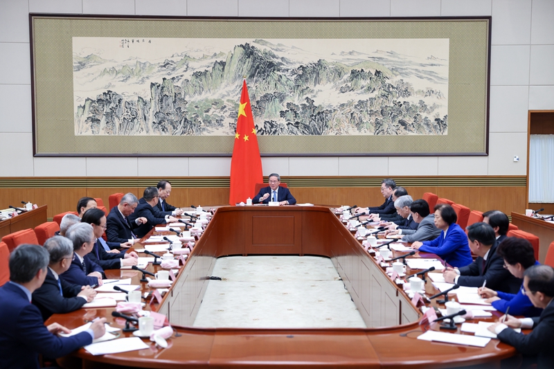 李强主持召开各民主党派中央全国工商联负责人和无党派人士代表座谈会 听取对政府工作报告的意见建议 丁薛祥出席「相关图片」
