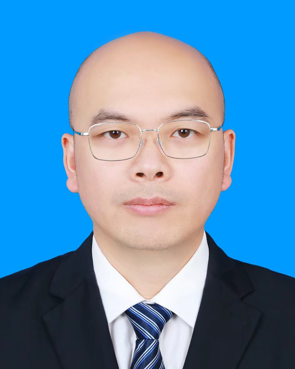 李明亮
