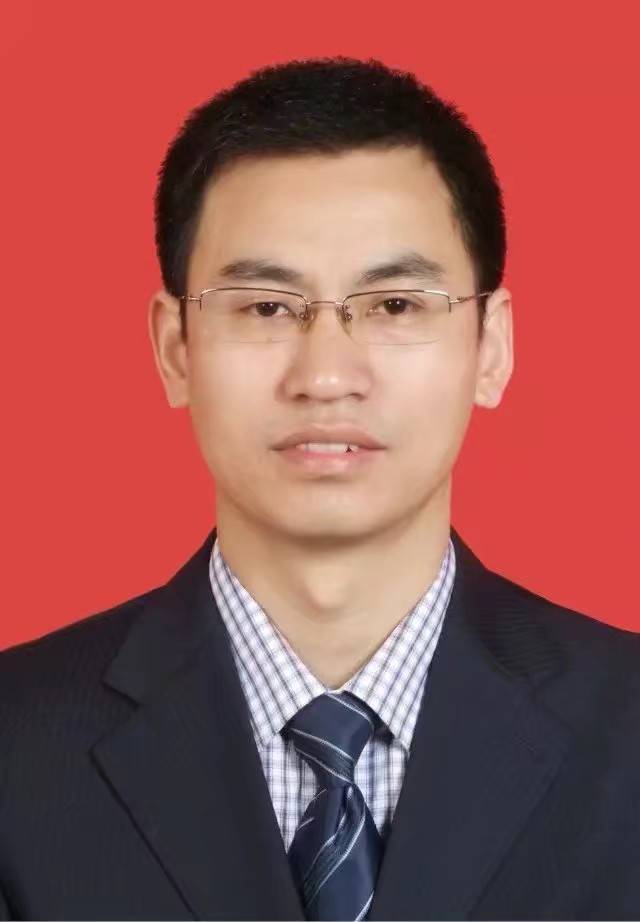 淳  平